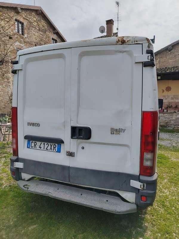 Usata Iveco Daily 95 CV (69 kW) 2004 Bianco Furgone