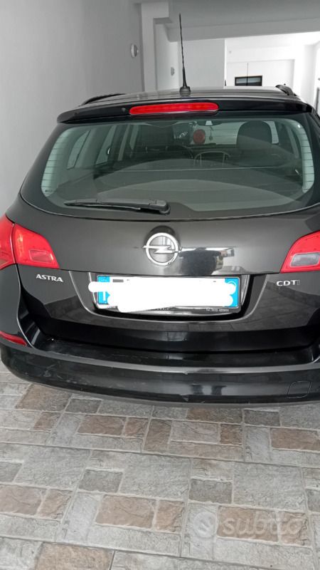 Usata Opel Astra 82 CV (60 kW) 2012 Nero Station wagon