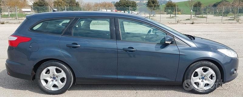 Usata Ford Focus 116 CV (85 kW) 2014 Grigio Station wagon