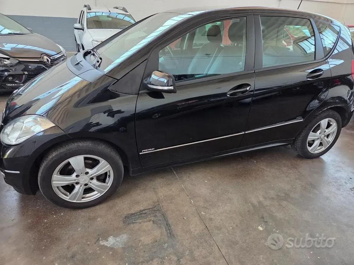 Usata Mercedes A180 Premium 109 CV (80 kW) 2011 Nero Berlina