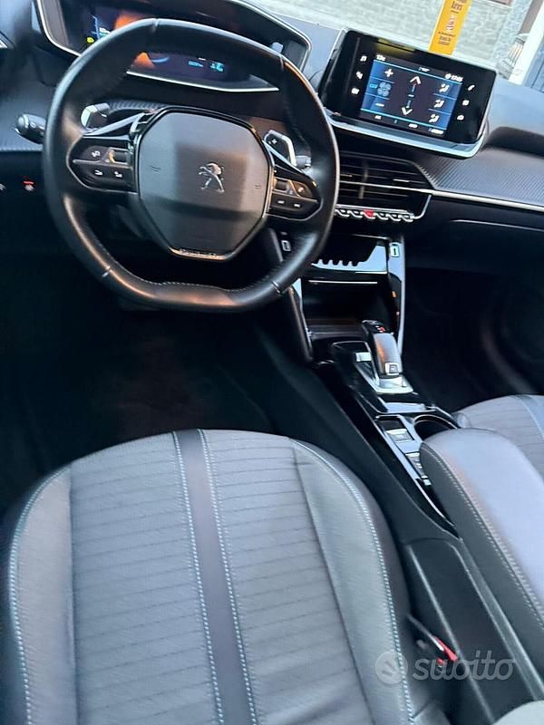 Usata Peugeot 208 100 CV (73 kW) 2024 Bianco Utilitaria