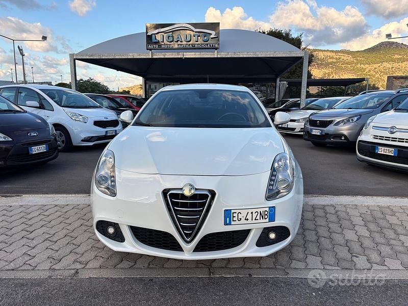 Usata Alfa Romeo Giulietta Distinctive 120 CV (88 kW) 2011 Bianco Utilitaria
