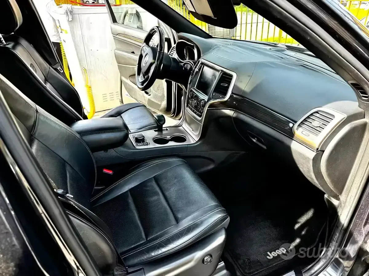 Usata Jeep Grand Cherokee Overland 250 CV (183 kW) 2013 Grigio SUV
