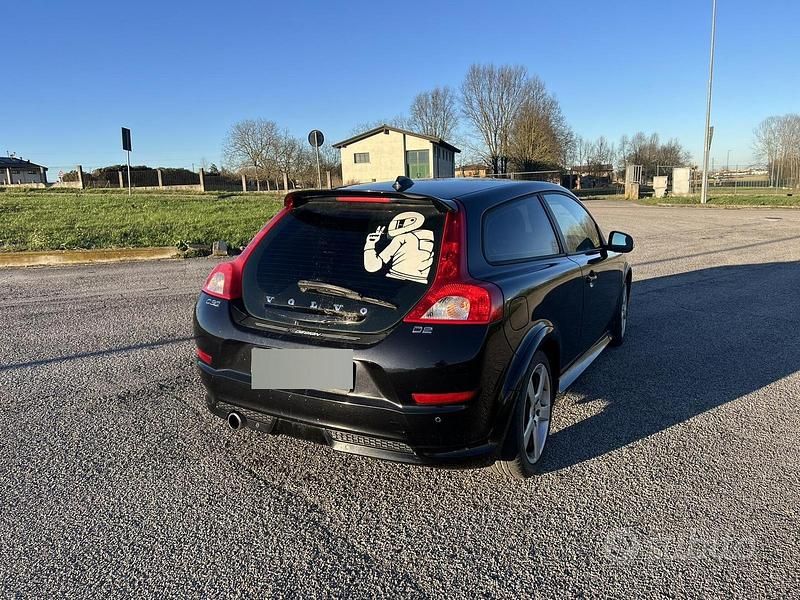 Usata Volvo C30 115 CV (84 kW) 2011 Nero Utilitaria