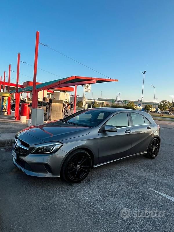 Usata Mercedes A160 90 CV (66 kW) 2017 Marrone Berlina