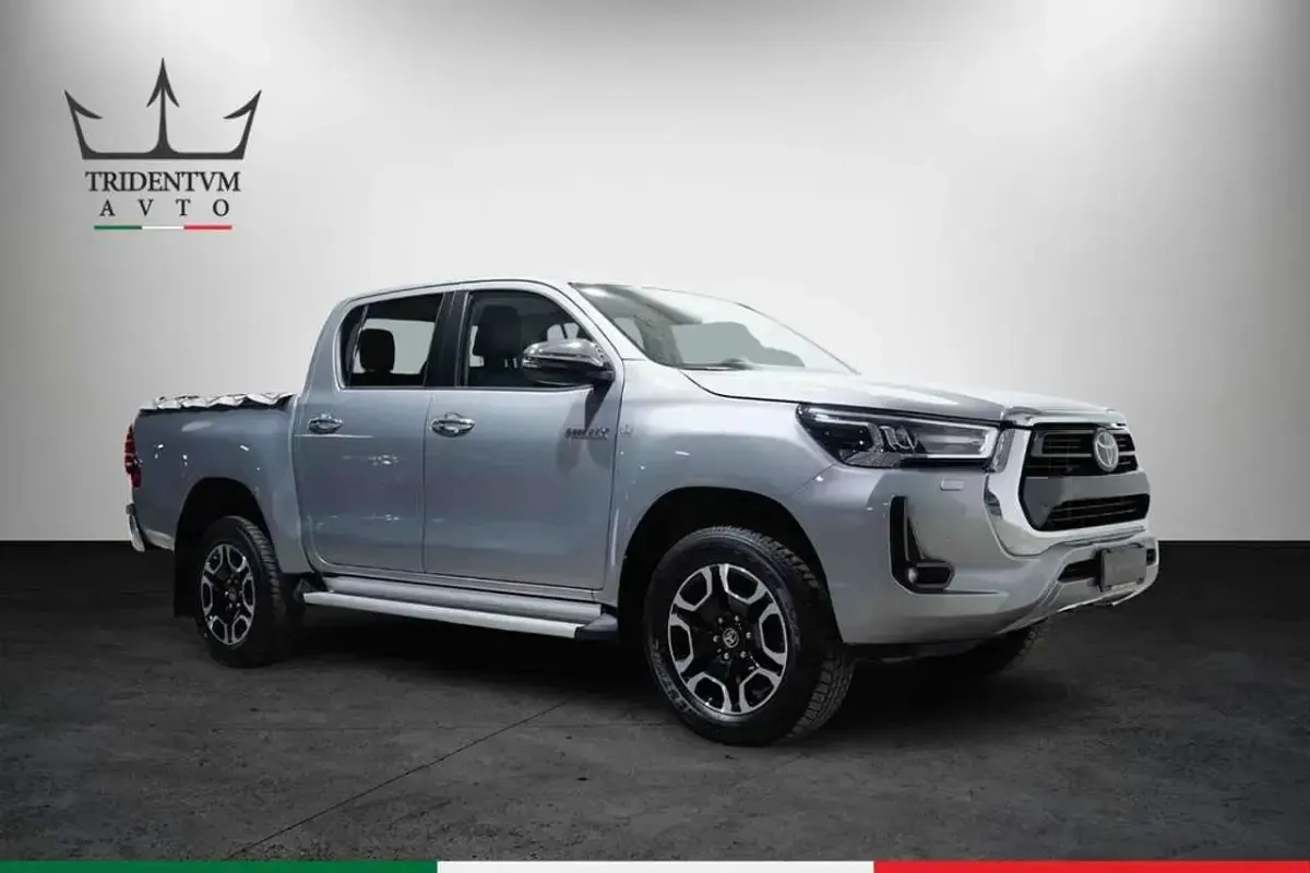 Usata Toyota HiLux Comfort 150 CV (110 kW) 2024 Argento Pick-up