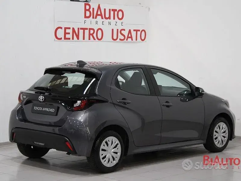 Usata Toyota Yaris Active 72 CV (52 kW) 2022 Grigio Utilitaria