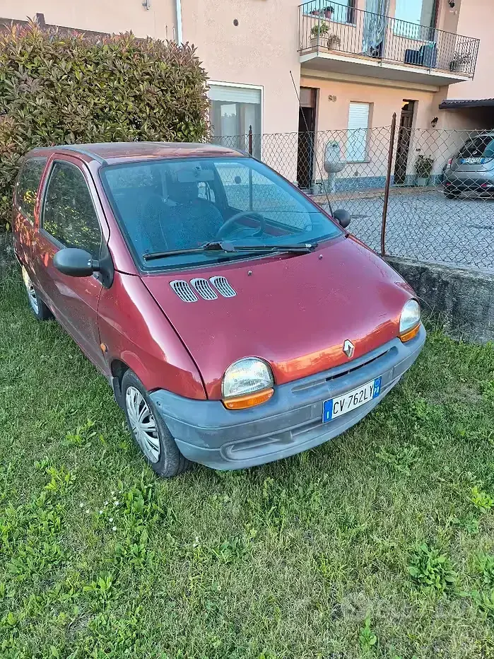 Usata Renault Twingo 54 CV (39 kW) 2006 Rosso Utilitaria