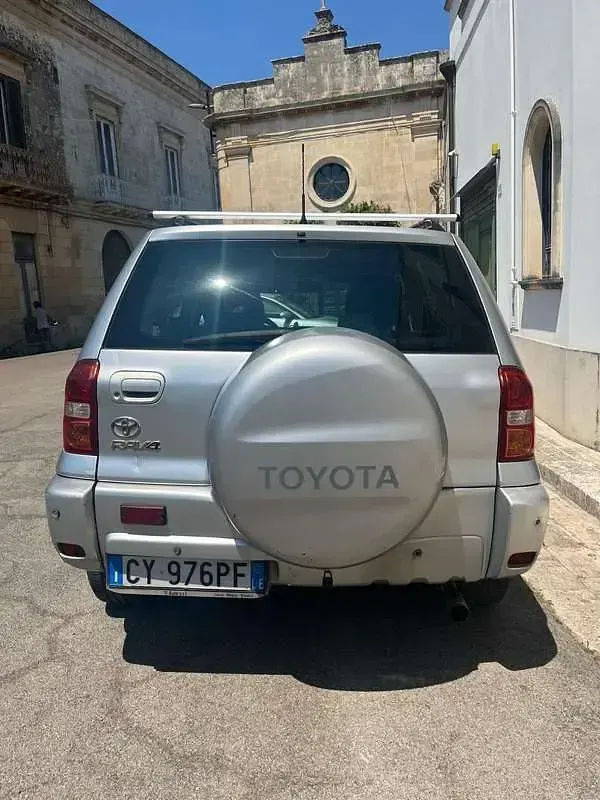 Usata Toyota RAV4 116 CV (85 kW) 2005 Grigio SUV