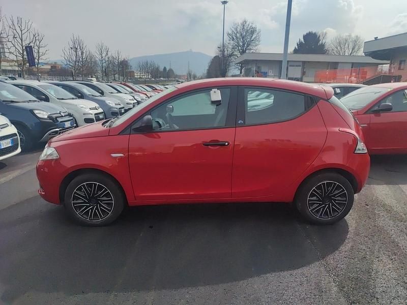Usata Lancia Ypsilon 69 CV (50 kW) 2019 Rosso Utilitaria
