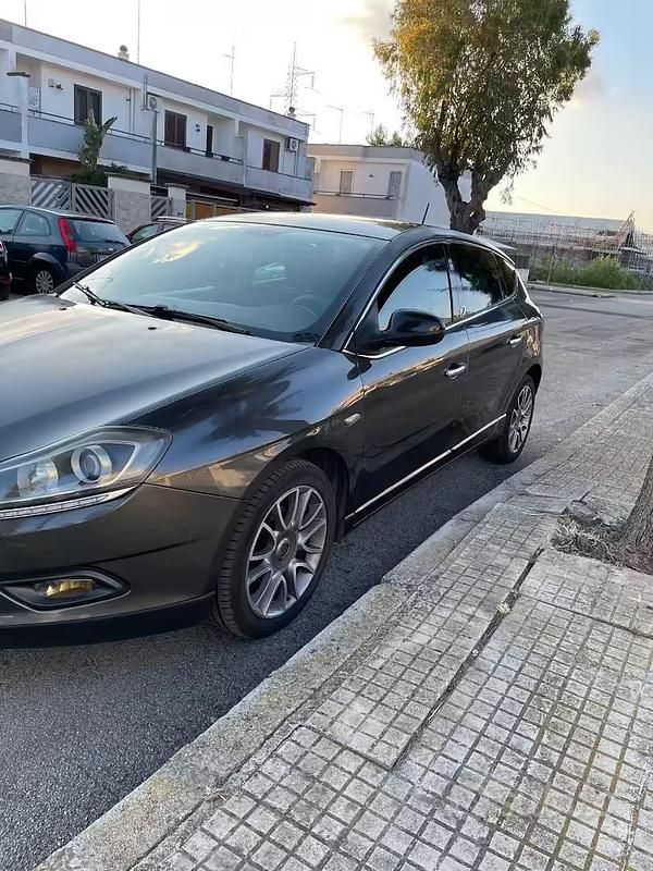 Usata Lancia Delta 120 CV (88 kW) 2009 Utilitaria