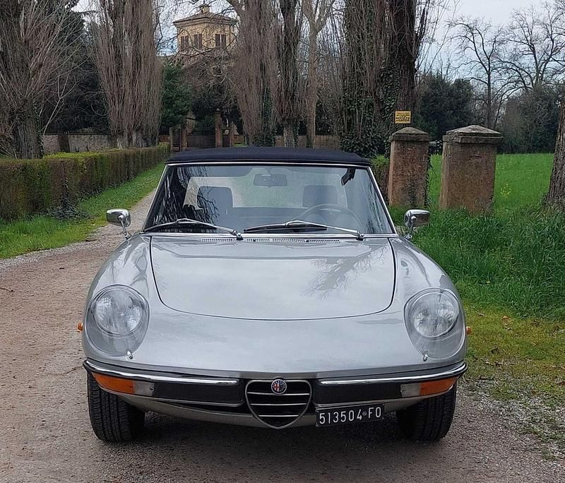 Usata Alfa Romeo Spider 103 CV (75 kW) 1982 Argento Cabrio