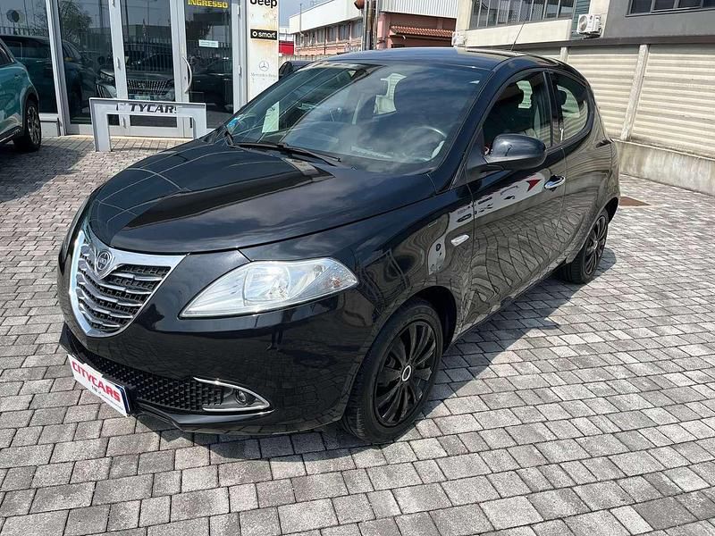 Usata Lancia Ypsilon 69 CV (50 kW) 2013 Nero Utilitaria
