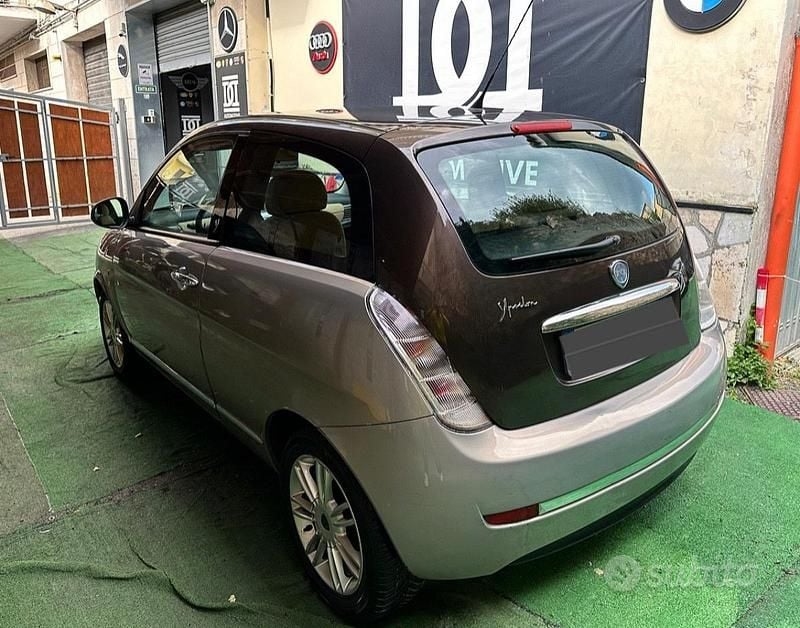 Usata Lancia Ypsilon 69 CV (50 kW) 2010 Grigio Utilitaria