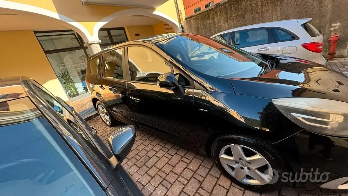 Usata Renault Scénic 110 CV (80 kW) 2015 Nero Monovolume