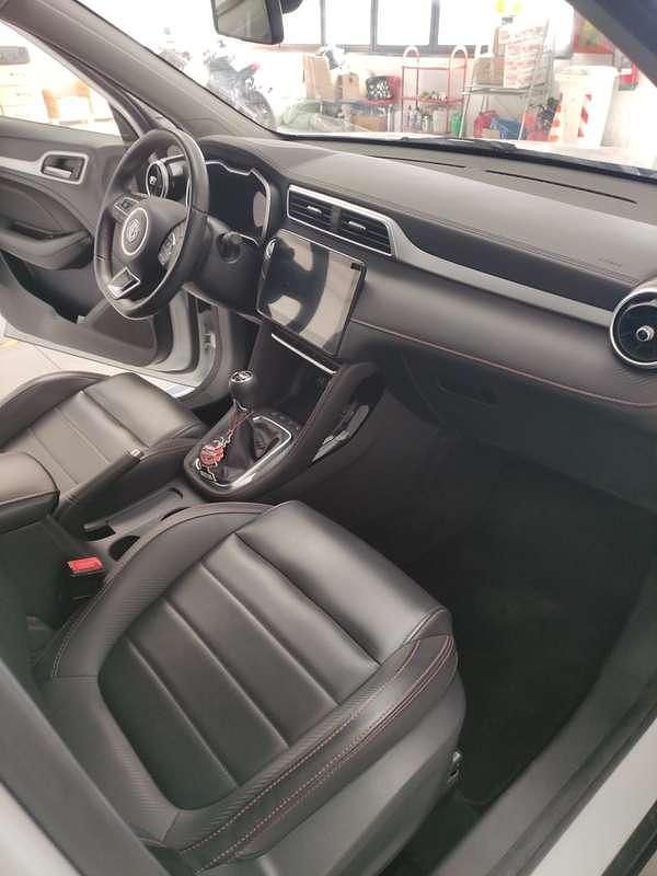 Usata MG ZS Luxury 111 CV (81 kW) 2022 Bianco SUV