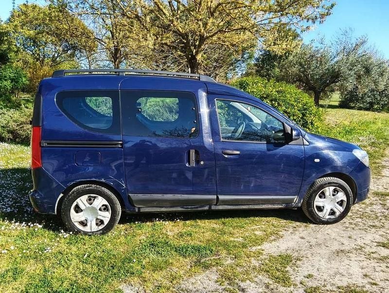 Usata Dacia Dokker Ambiance 102 CV (75 kW) 2017 Blu/azzurro Monovolume
