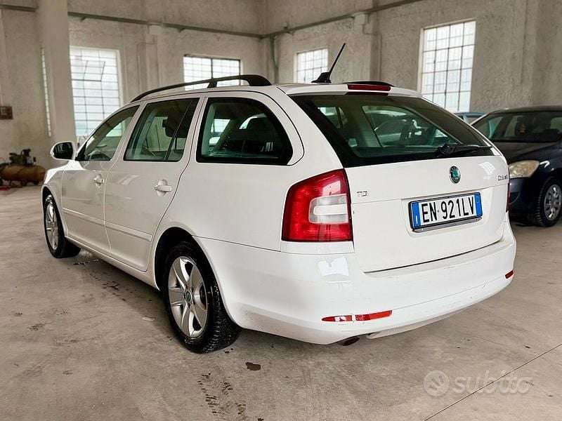 Usata Skoda Octavia 105 CV (77 kW) 2012 Bianco Station wagon