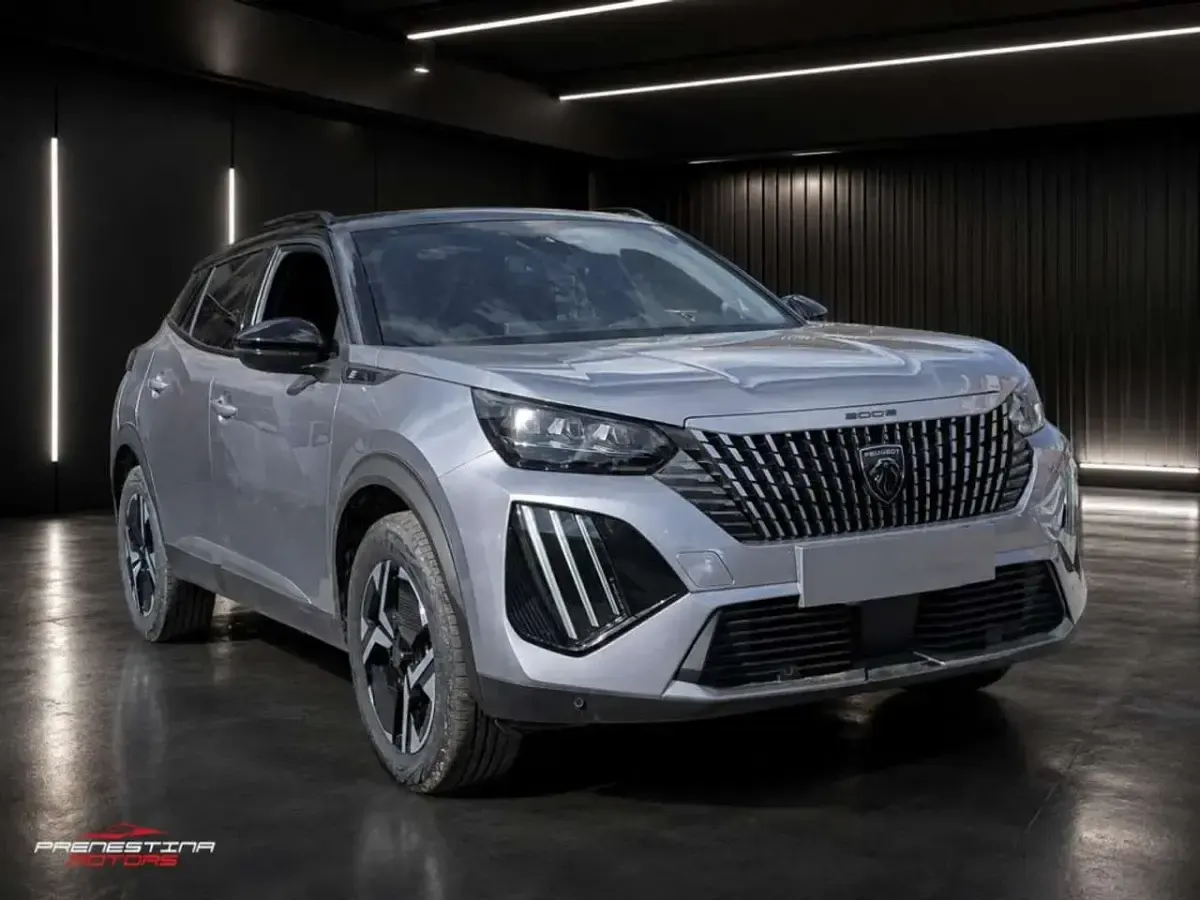 Usata Peugeot e-2008 GT 56 kW (77 CV) 2024 Argento SUV