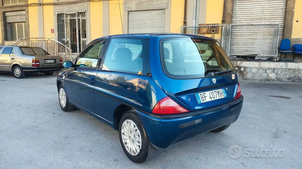 Usata Lancia Ypsilon 60 CV (44 kW) 1999 Bluazzurro Utilitaria
