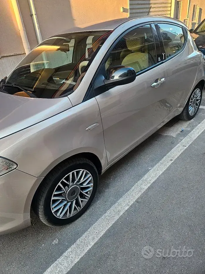Usata Lancia Ypsilon 95 CV (69 kW) 2013 Utilitaria