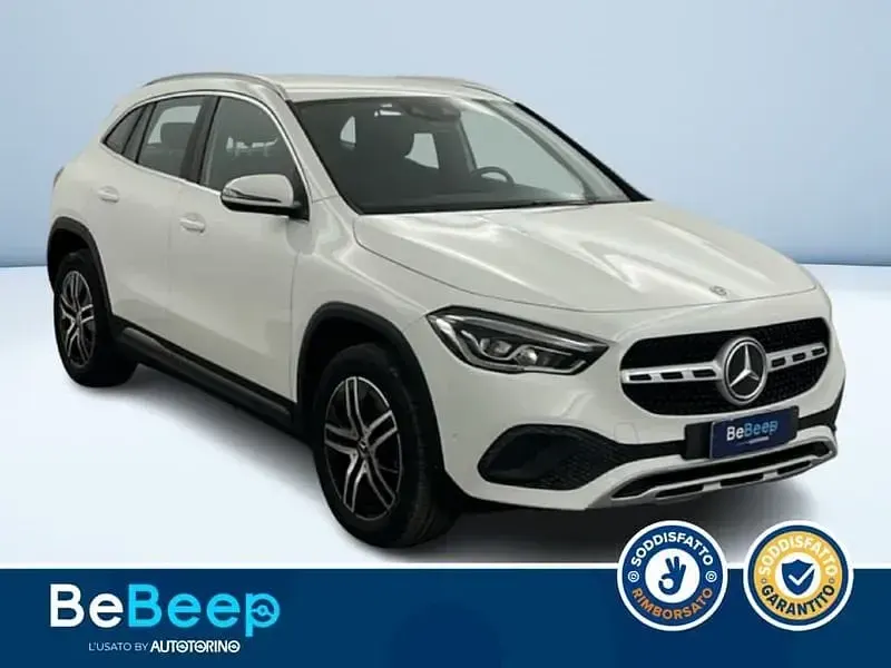 Usata Mercedes GLA200 150 CV (110 kW) 2021 Bianco pastello SUV