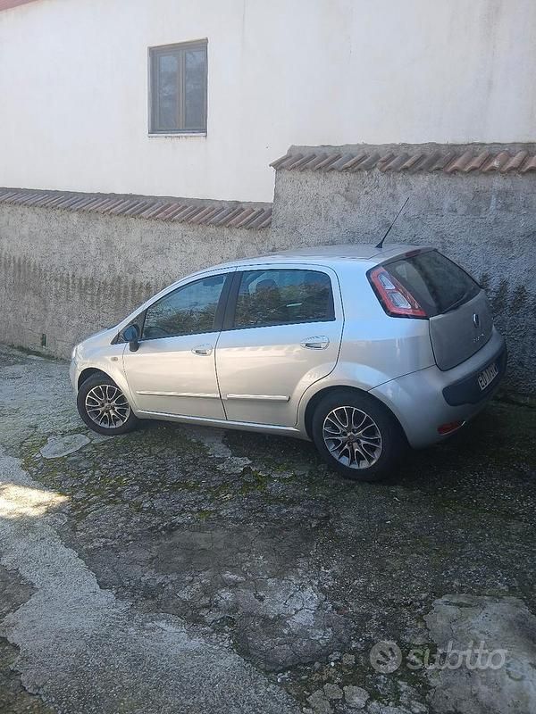 Usata Fiat Grande Punto 75 CV (55 kW) 2010 Grigio Utilitaria