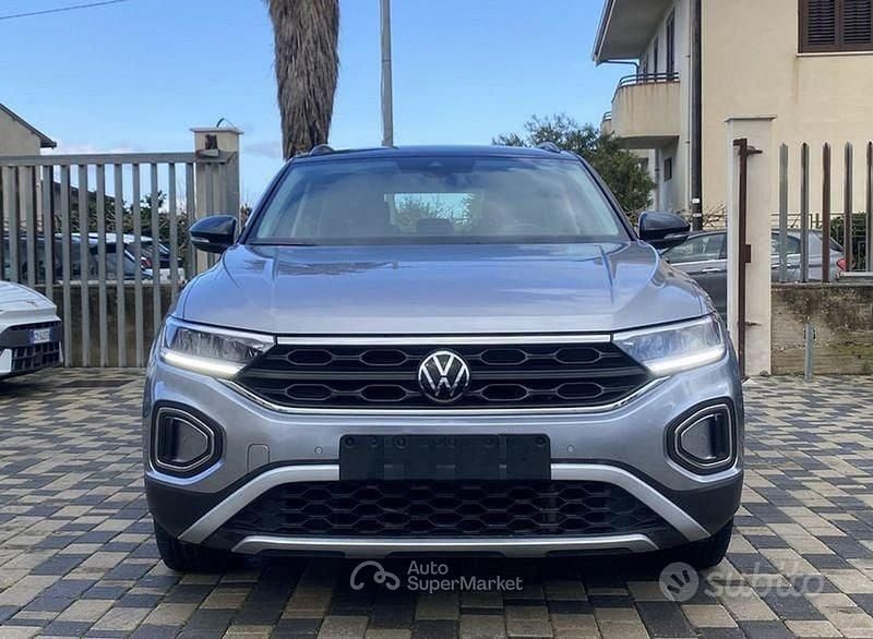 Usata VW T-Roc Life 116 CV (85 kW) 2023 Nero SUV