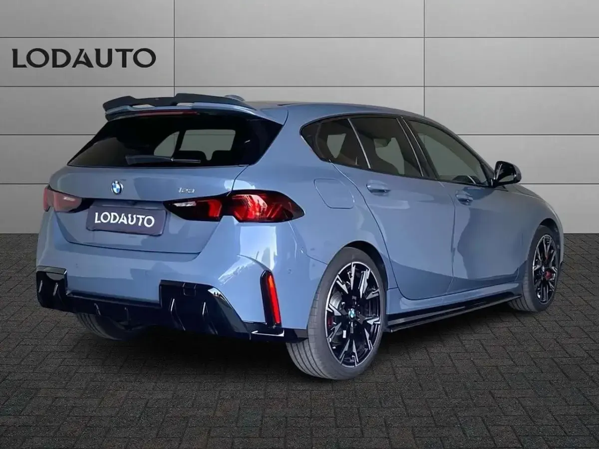 Usata BMW 123 M Sport 218 CV (160 kW) 2025 Grigio Utilitaria