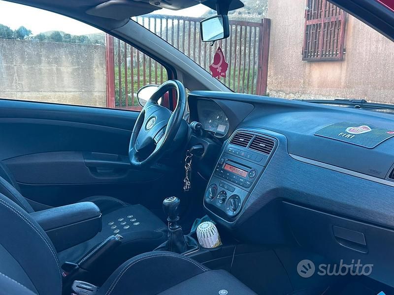 Usata Fiat Grande Punto Sport 90 CV (66 kW) 2010 Rosso Utilitaria