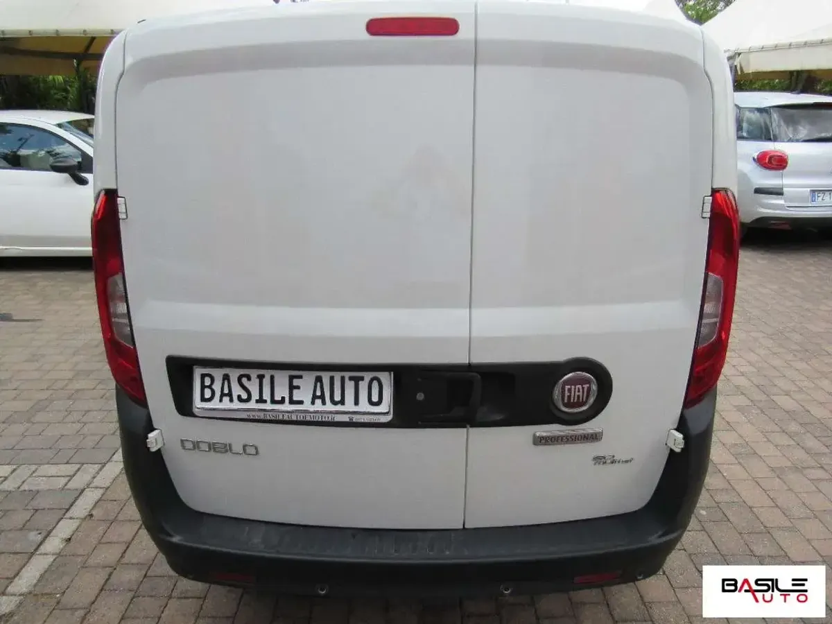 Usata Fiat Doblò Easy 90 CV (66 kW) 2017 Bianco Monovolume