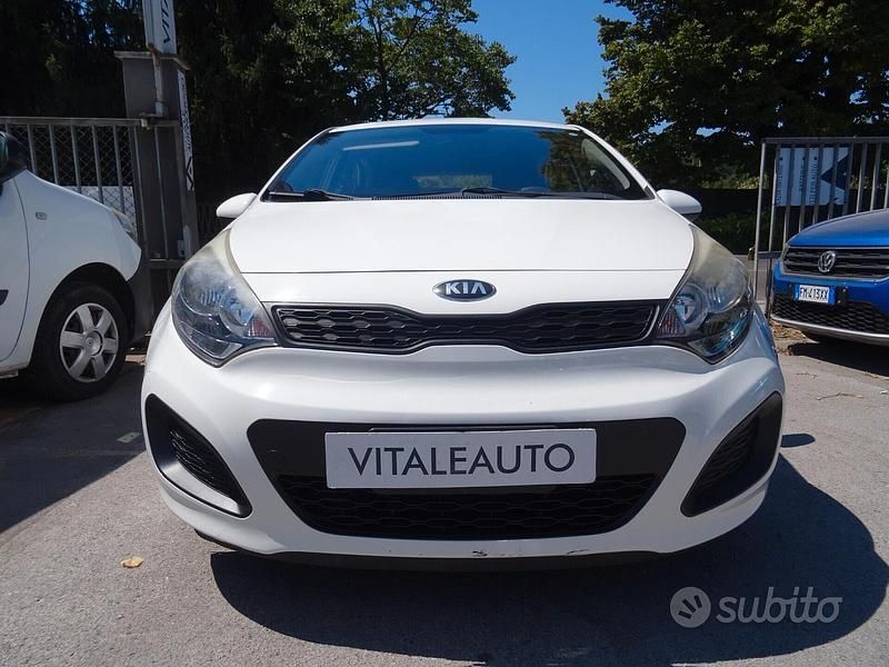 Usata Kia Rio Active 86 CV (63 kW) 2014 Bianco Berlina