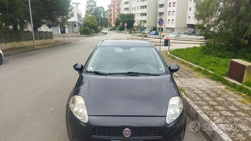 Grigio Usata 2008 Fiat Grande Punto Due volumi | 1800 € (Super prezzo) - Immagine 1/1