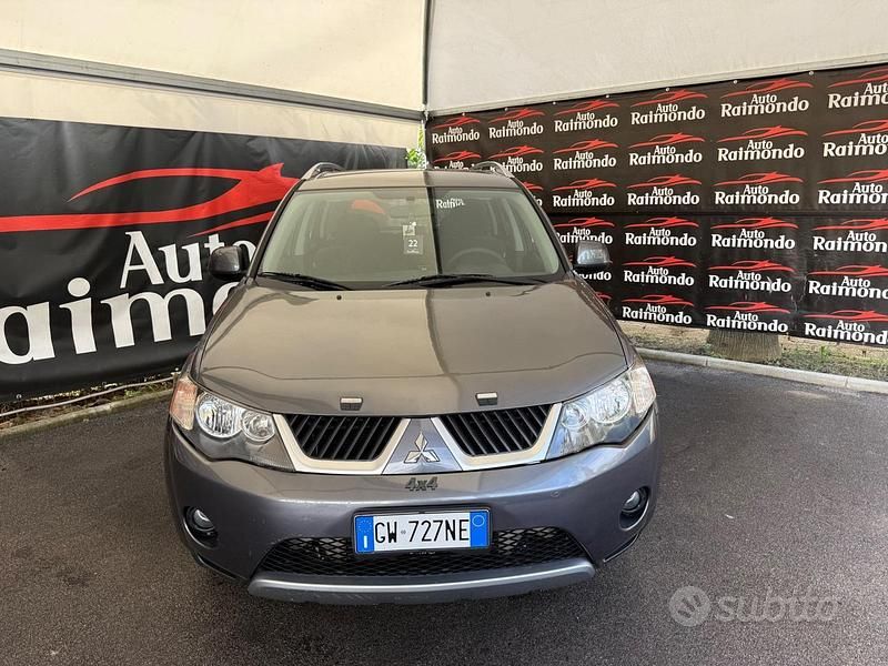 Usata Mitsubishi Outlander Intense 140 CV (102 kW) 2009 Grigio SUV