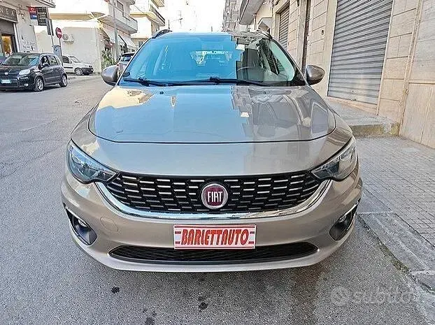 Usata Fiat Tipo 120 CV (88 kW) 2017 Marrone Station wagon