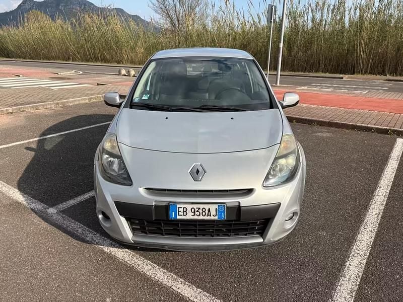Usata Renault Clio II 72 CV (52 kW) 2010 Argento Berlina