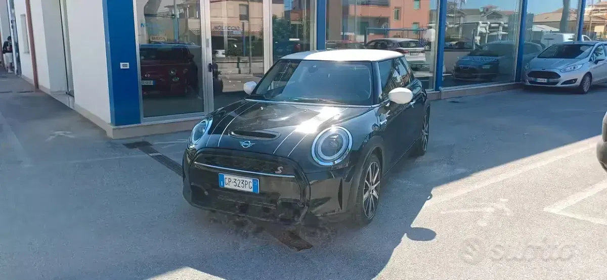 Usata Mini Cooper S Coupé Resolute Edition 178 CV (130 kW) 2023 Nero Coupé