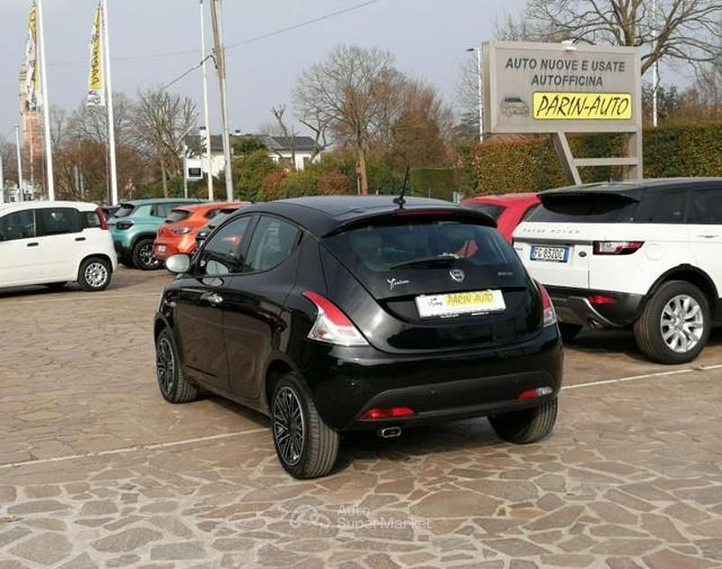 Usata Lancia Ypsilon Gold 69 CV (50 kW) 2023 Nero Utilitaria