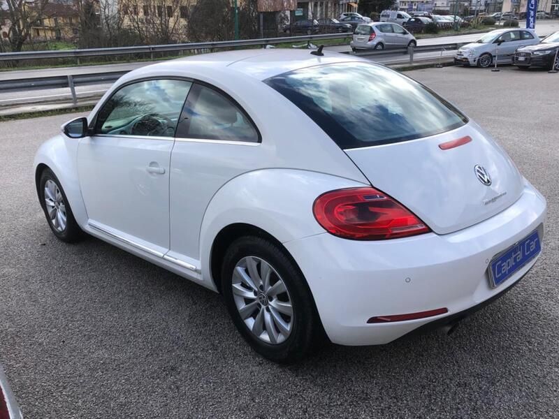 Usata VW Beetle Design 105 CV (77 kW) 2014 Bianco Utilitaria