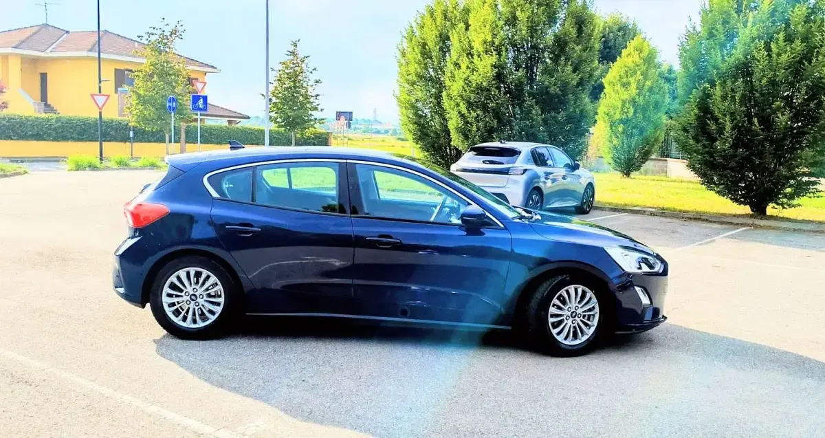 Usata Ford Focus Titanium 120 CV (88 kW) 2018 Blu/azzurro Berlina