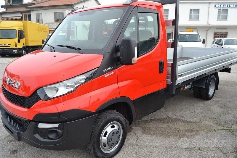 Usata Iveco Daily 130 CV (95 kW) 2016 Rosso Cabrio
