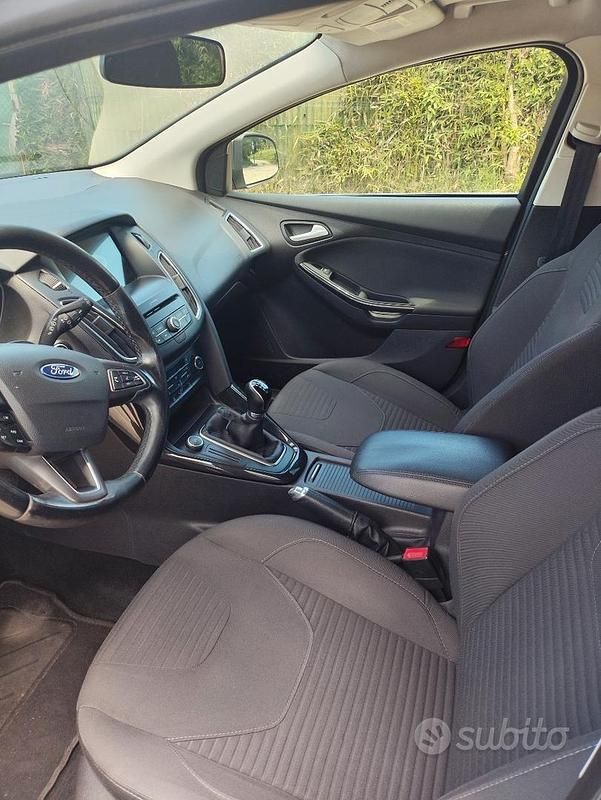 Usata Ford Focus 120 CV (88 kW) 2017 Grigio Berlina