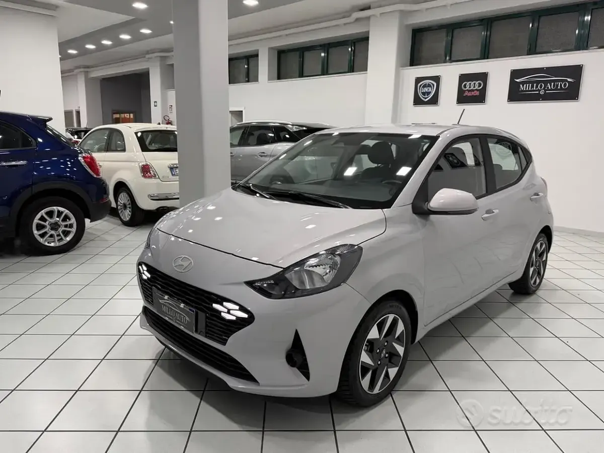 Usata Hyundai i10 67 CV (49 kW) 2024 Grigio Utilitaria