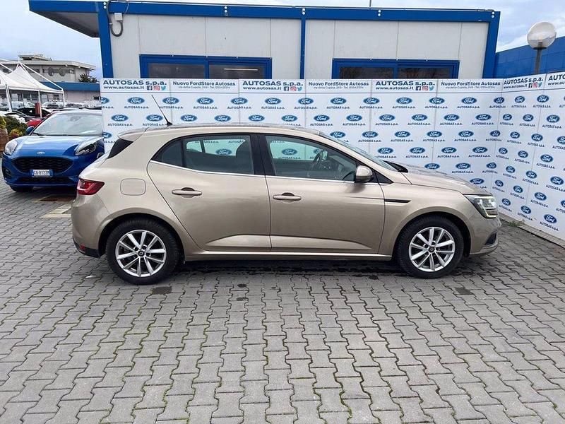 Usata Renault Mégane IV Zen 110 CV (80 kW) 2017 Beige metallizzato Berlina