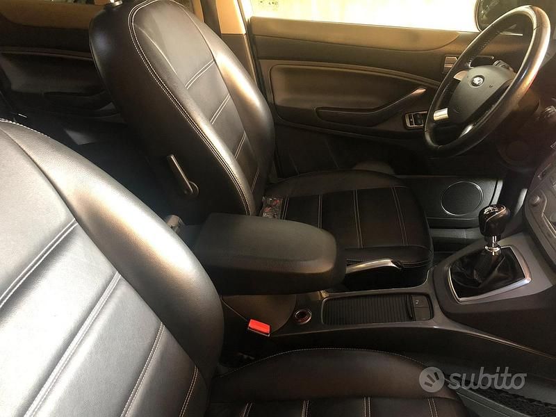 Usata Ford Kuga 163 CV (119 kW) 2012 Bianco SUV