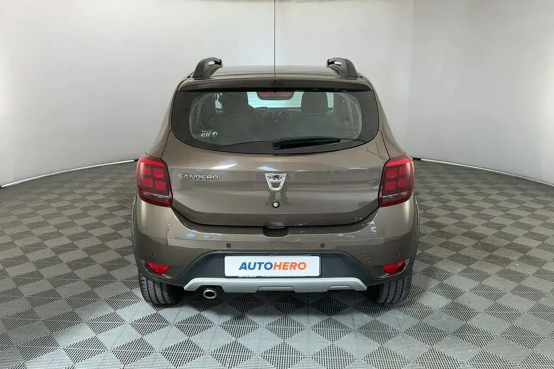 Usata Dacia Sandero Stepway 95 CV (69 kW) 2019 Marrone Berlina