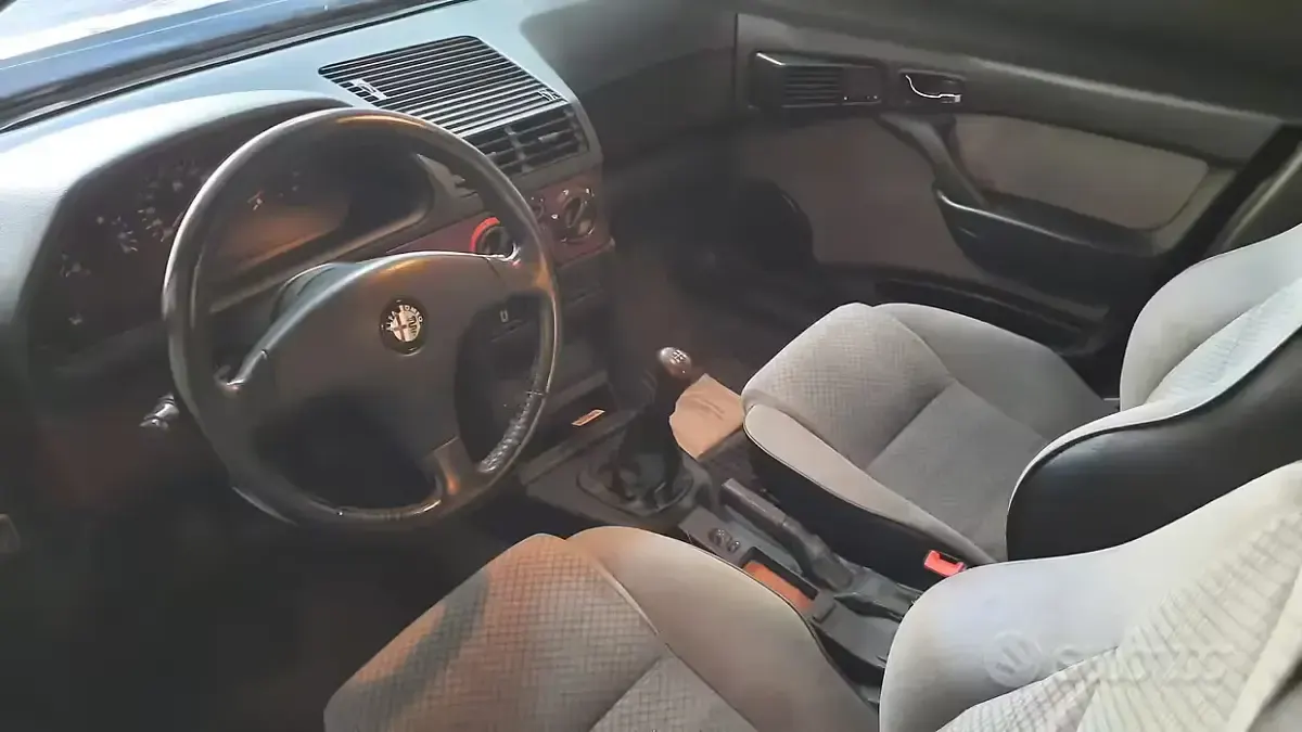 Usata Alfa Romeo 146 129 CV (94 kW) 1996 Utilitaria