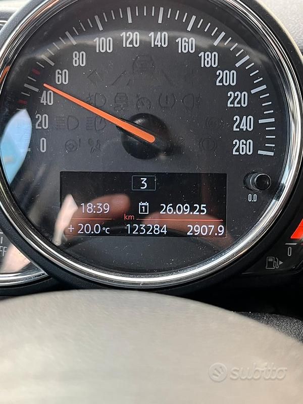 Usata Mini ONE 75 CV (55 kW) 2019 Grigio Utilitaria