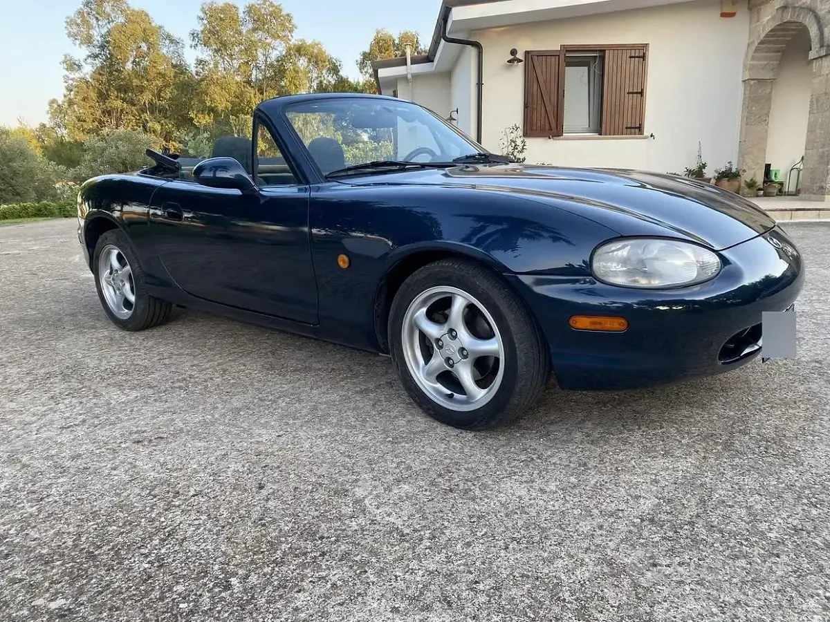 Usata Mazda MX5 90 CV (66 kW) 2000 Bluazzurro Cabrio