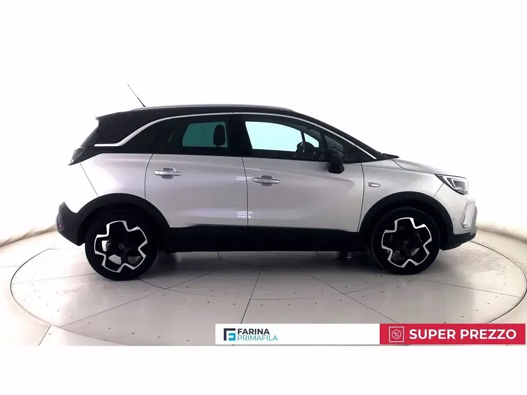 Usata Opel Crossland Ultimate 110 CV (80 kW) 2024 Grigio chiaro/tetto nero SUV